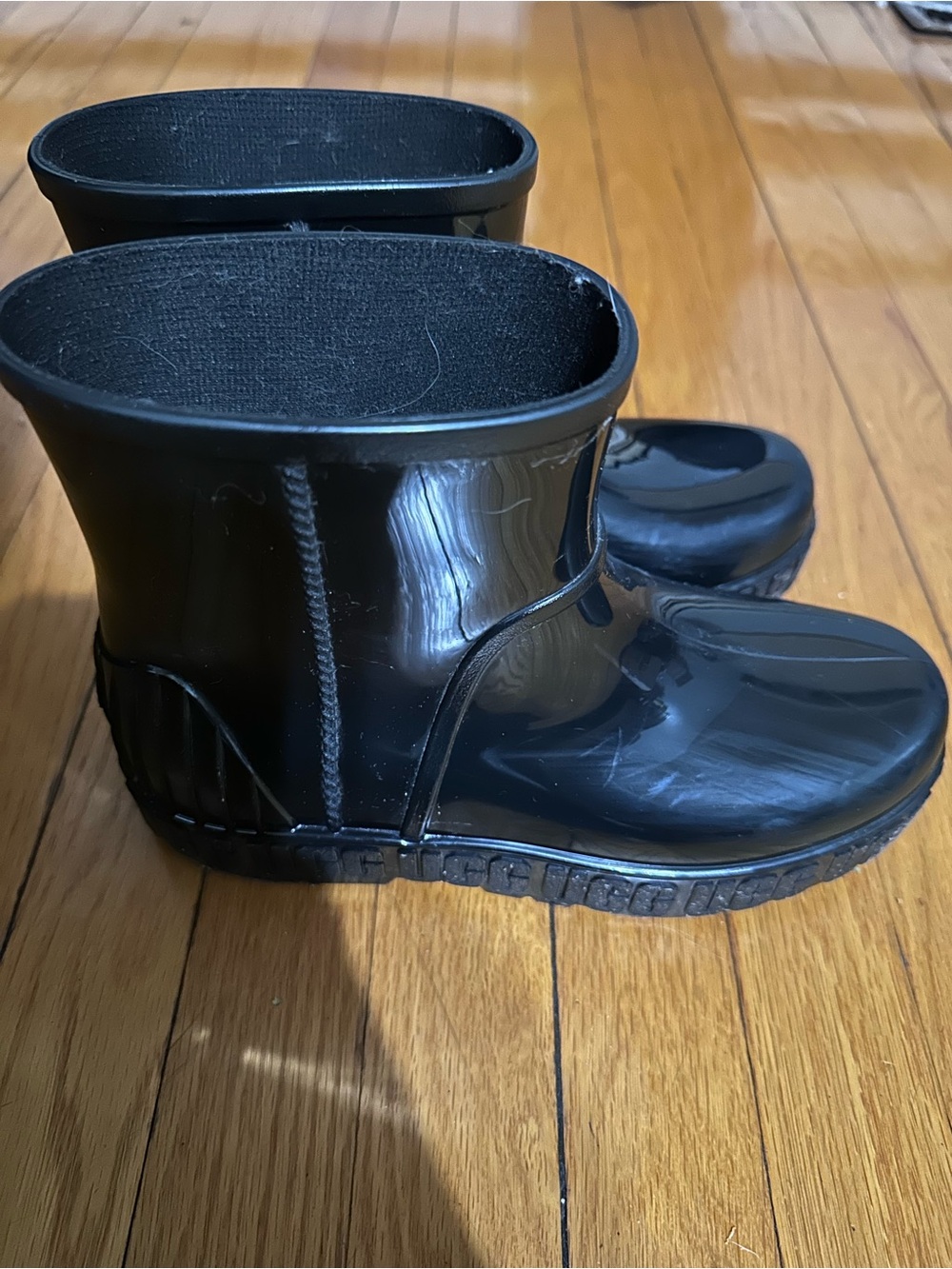 UGG Women's Glossy Black Short Rain Ankle Boots